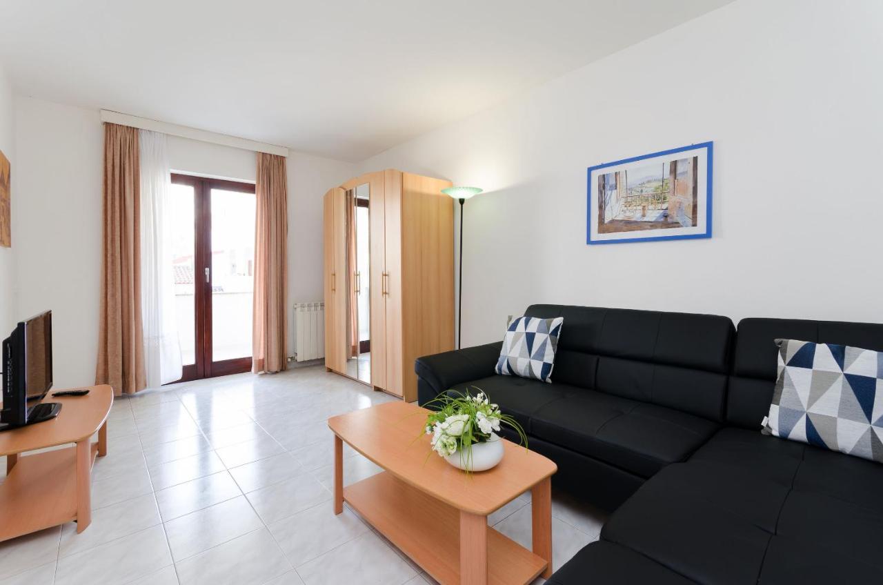 Apartments Gloria Vrsar Εξωτερικό φωτογραφία