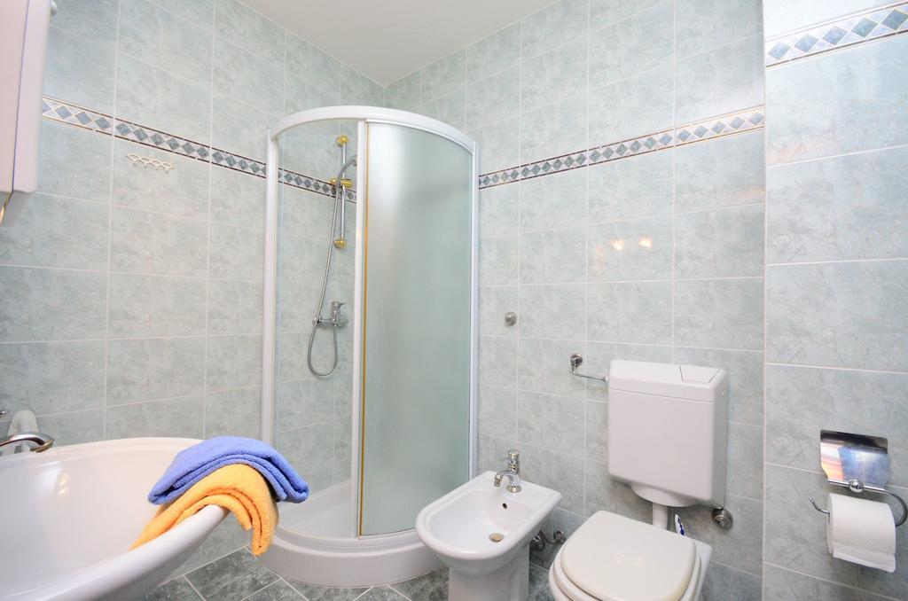 Apartments Gloria Vrsar Εξωτερικό φωτογραφία