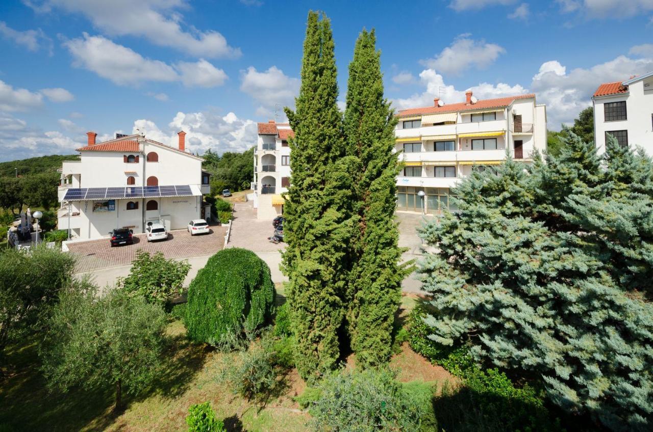 Apartments Gloria Vrsar Εξωτερικό φωτογραφία